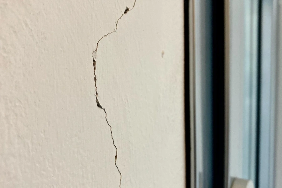 Step-by-step Guide To Effective Drywall Crack Repair in Moline, IL